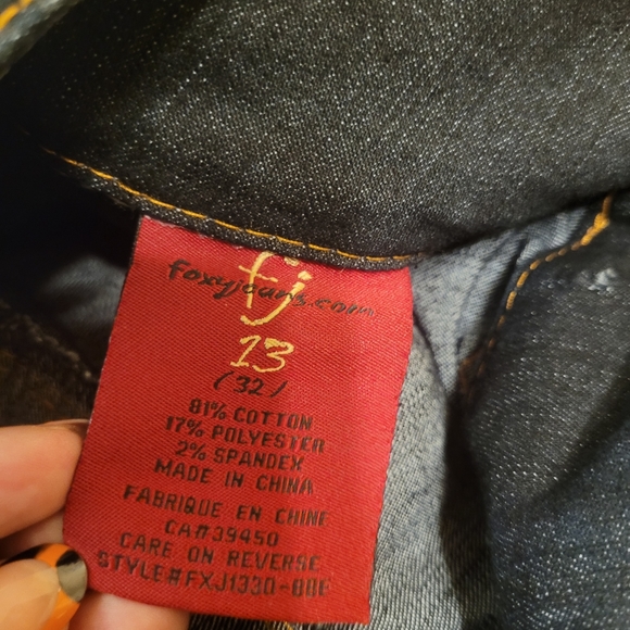 Foxy Jean's Retro Style - Picture 4 of 7